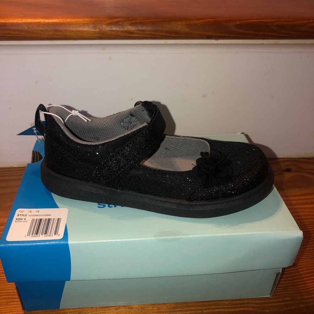New in box girls stride rite shoes